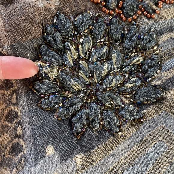 Embroidered fringed wool wrap - Picture 7 of 9